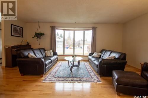 659 Candle Way, Saskatoon, SK - Indoor Photo Showing Living Room