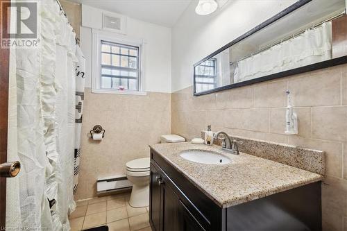 2nd floor bathroom - 63 Clyde Street, Hamilton, ON - Indoor Photo Showing Bathroom