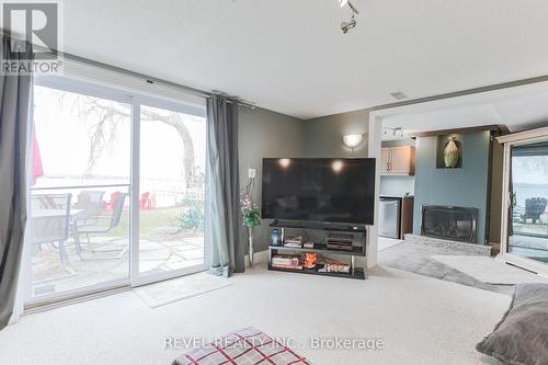 28 Wakeford Road, Kawartha Lakes (Little Britain), ON - Indoor Photo Showing Living Room