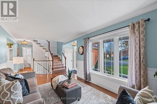 68 Cooper Court, Cobourg, ON - Indoor Photo Showing Living Room