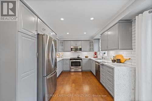 68 Cooper Court, Cobourg, ON - Indoor Photo Showing Kitchen With Upgraded Kitchen