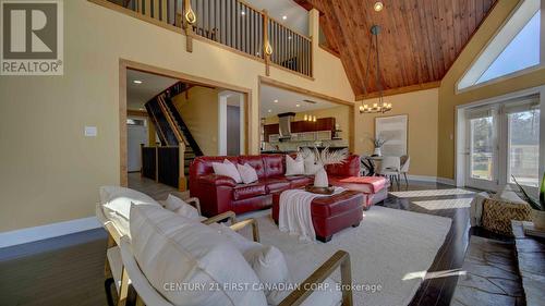 1659 Hamilton Road, London, ON - Indoor Photo Showing Living Room