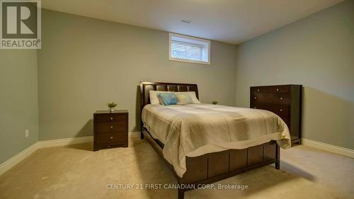 1659 Hamilton Road, London, ON - Indoor Photo Showing Bedroom