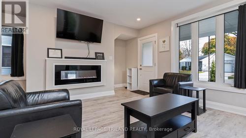 185 Queen Street, West Elgin (Rodney), ON - Indoor Photo Showing Living Room With Fireplace