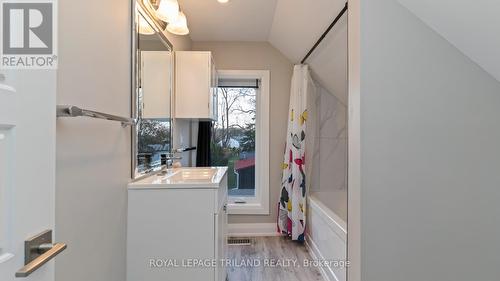 185 Queen Street, West Elgin (Rodney), ON - Indoor Photo Showing Bathroom