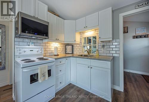 D - 440 West Edith Cavell Boulevard, Central Elgin (Port Stanley), ON - Indoor Photo Showing Kitchen