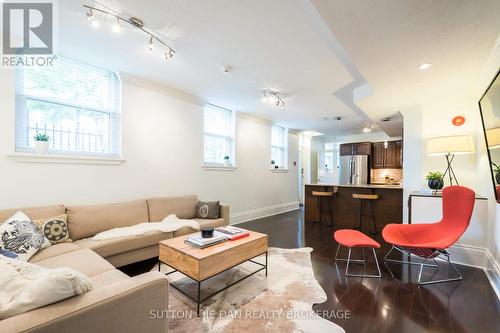 1 - 440 Wellington Street, London, ON - Indoor Photo Showing Living Room