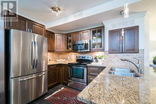 1 - 440 Wellington Street, London, ON - Indoor Photo Showing Kitchen With Double Sink With Upgraded Kitchen