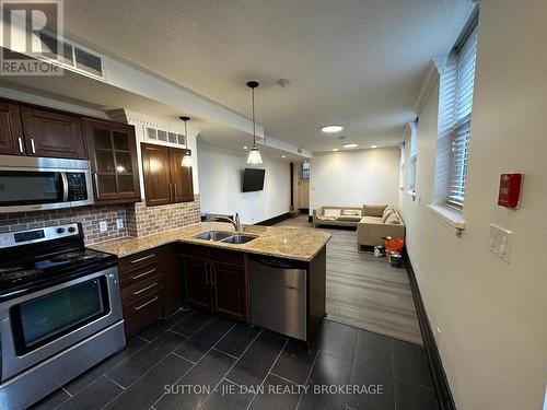 1 - 440 Wellington Street, London, ON - Indoor Photo Showing Kitchen With Double Sink