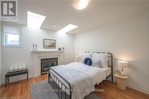 7156 Clayton Court, London, ON - Indoor Photo Showing Bedroom