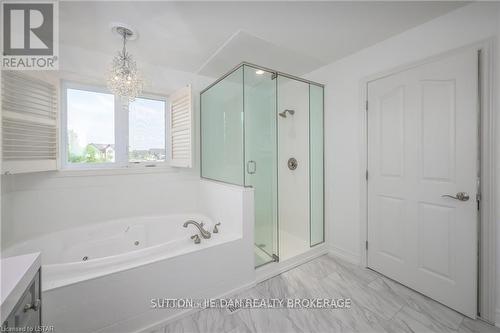 7156 Clayton Court, London, ON - Indoor Photo Showing Bathroom