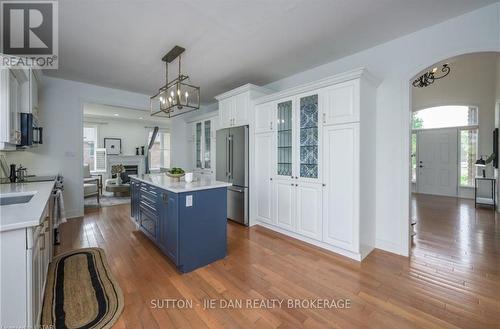 7156 Clayton Court, London, ON - Indoor Photo Showing Kitchen