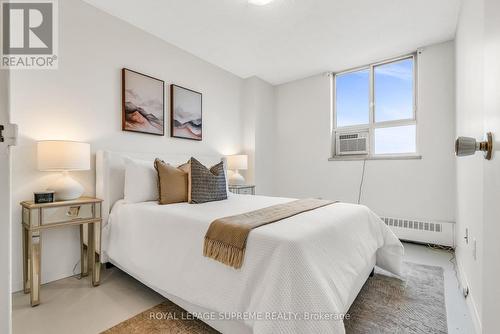 824 - 1625 Bloor Street E, Mississauga, ON - Indoor Photo Showing Bedroom