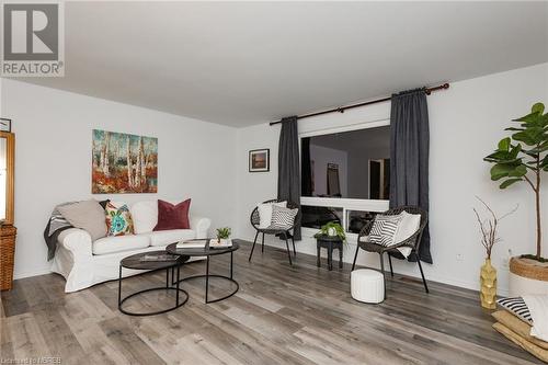 604 Banner Avenue Unit# 3, North Bay, ON - Indoor Photo Showing Living Room