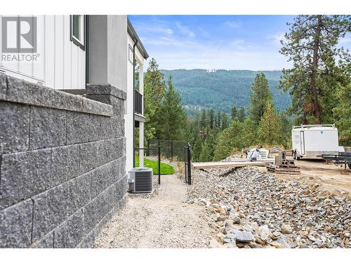 6988 Manning Place, Vernon, BC - Outdoor