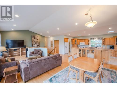 19409 Mcdougald Road, Summerland, BC - Indoor Photo Showing Living Room