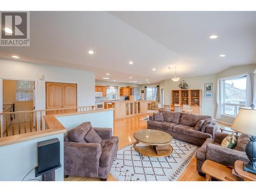 19409 Mcdougald Road, Summerland, BC - Indoor Photo Showing Living Room