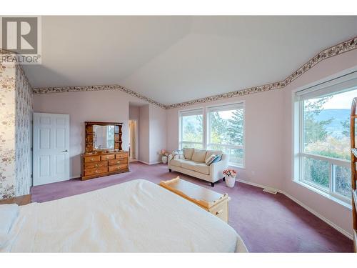 19409 Mcdougald Road, Summerland, BC - Indoor Photo Showing Living Room