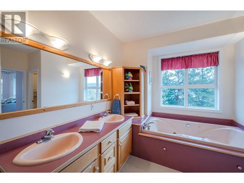 19409 Mcdougald Road, Summerland, BC - Indoor Photo Showing Bathroom