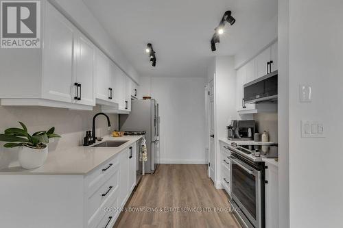 24 - 1098 King Street W, Kingston (Central City West), ON - Indoor Photo Showing Kitchen With Upgraded Kitchen