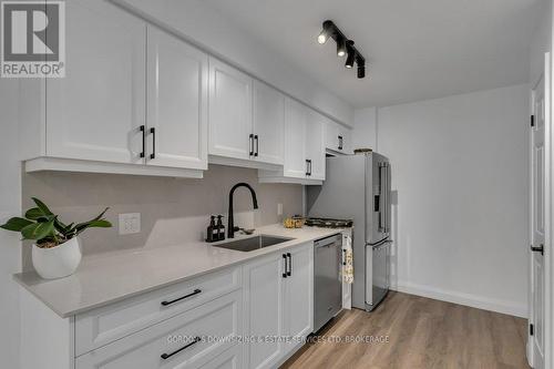 24 - 1098 King Street W, Kingston (Central City West), ON - Indoor Photo Showing Kitchen