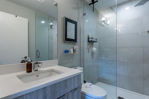 4-2973 Conlin Court, Kelowna, BC - Indoor Photo Showing Bathroom