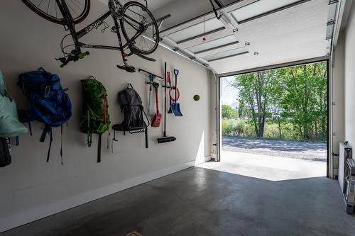 4-2973 Conlin Court, Kelowna, BC - Indoor Photo Showing Garage