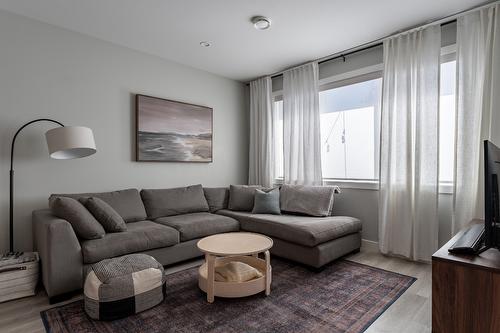 4-2973 Conlin Court, Kelowna, BC - Indoor Photo Showing Living Room