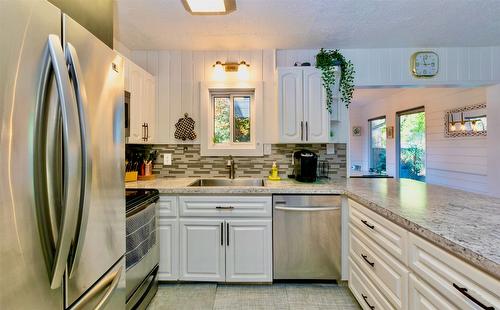 4179 Ashe Crescent, Scotch Creek, BC - Indoor Photo Showing Kitchen With Stainless Steel Kitchen