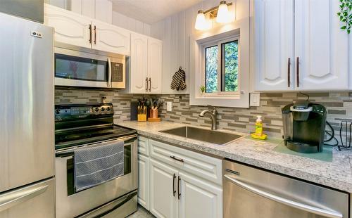 4179 Ashe Crescent, Scotch Creek, BC - Indoor Photo Showing Kitchen