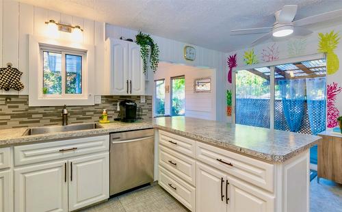 4179 Ashe Crescent, Scotch Creek, BC - Indoor Photo Showing Kitchen