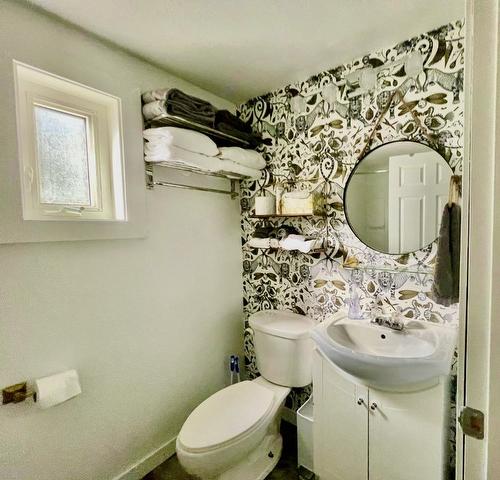 4179 Ashe Crescent, Scotch Creek, BC - Indoor Photo Showing Bathroom