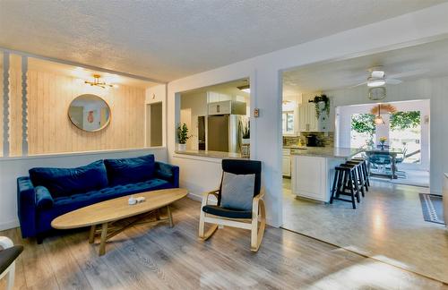 4179 Ashe Crescent, Scotch Creek, BC - Indoor Photo Showing Living Room