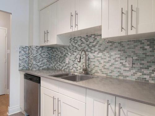 Kitchen - 306-4555 Av. Bonavista, Montréal (Côte-Des-Neiges/Notre-Dame-De-Grâce), QC - Indoor Photo Showing Kitchen With Double Sink With Upgraded Kitchen