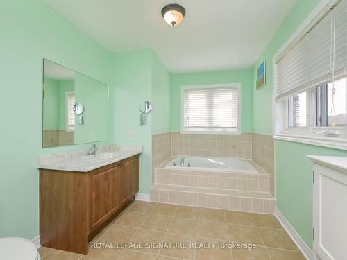 1327 Corm St, Innisfil, ON - Indoor Photo Showing Bathroom