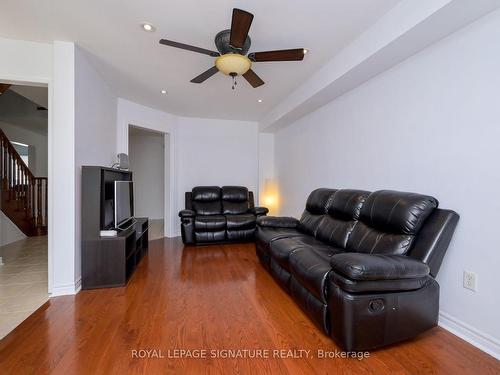 1327 Corm St, Innisfil, ON - Indoor Photo Showing Living Room