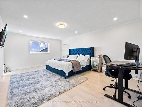 2094 Redstone Cres, Oakville, ON - Indoor Photo Showing Bedroom