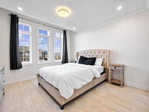 2094 Redstone Cres, Oakville, ON - Indoor Photo Showing Bedroom