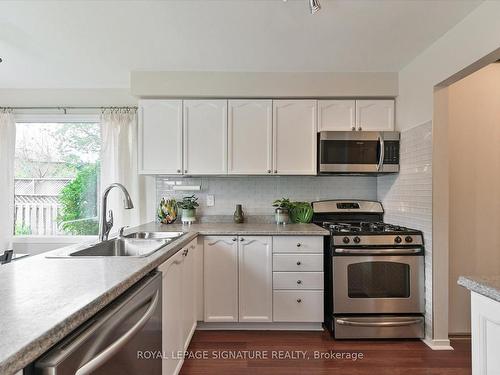 4273 Credit Pointe Dr, Mississauga, ON - Indoor Photo Showing Kitchen With Double Sink