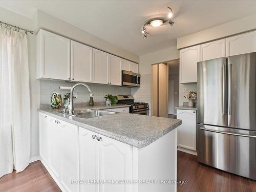 4273 Credit Pointe Dr, Mississauga, ON - Indoor Photo Showing Kitchen With Double Sink