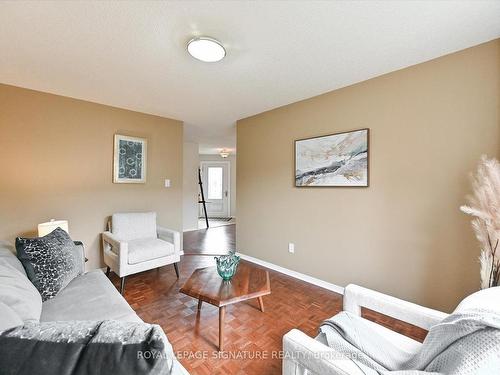 4273 Credit Pointe Dr, Mississauga, ON - Indoor Photo Showing Living Room