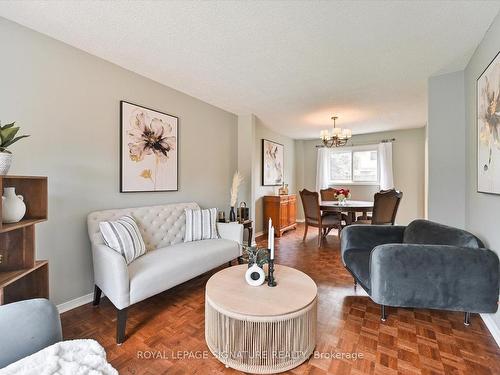 4273 Credit Pointe Dr, Mississauga, ON - Indoor Photo Showing Living Room