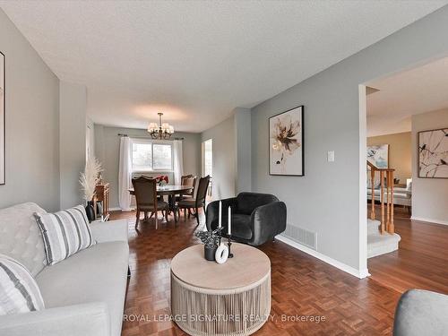 4273 Credit Pointe Dr, Mississauga, ON - Indoor Photo Showing Living Room