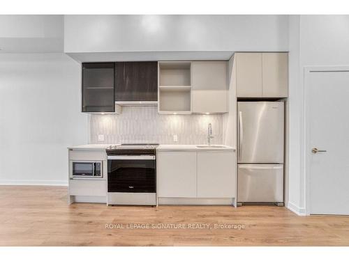 219-395 Dundas St W, Oakville, ON - Indoor Photo Showing Kitchen