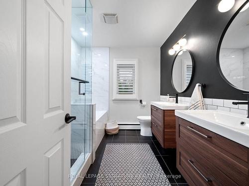 14 Cherrywood Ave, Grimsby, ON - Indoor Photo Showing Bathroom