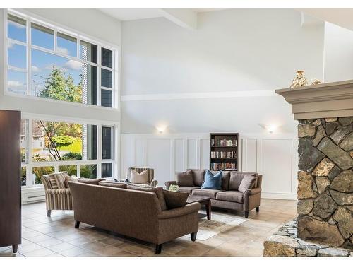 407-5650 Edgewater Lane, Nanaimo, BC - Indoor Photo Showing Living Room