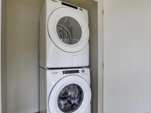 101-1588 North Dairy Rd, Saanich, BC - Indoor Photo Showing Laundry Room