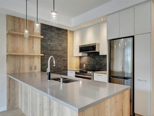 101-1588 North Dairy Rd, Saanich, BC - Indoor Photo Showing Kitchen With Stainless Steel Kitchen With Double Sink With Upgraded Kitchen