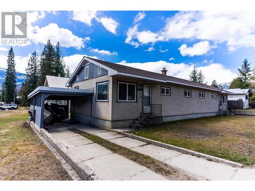 905 Victoria Road, Revelstoke, BC - Outdoor