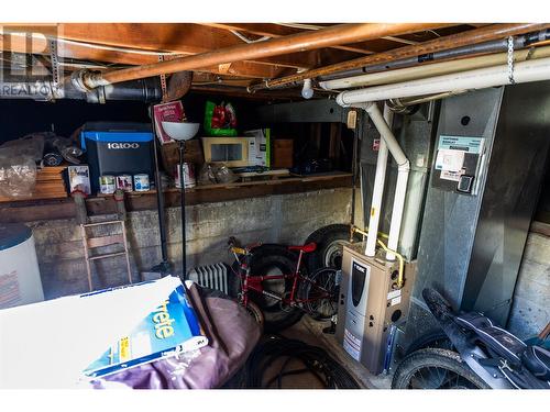 905 Victoria Road, Revelstoke, BC - Indoor Photo Showing Basement